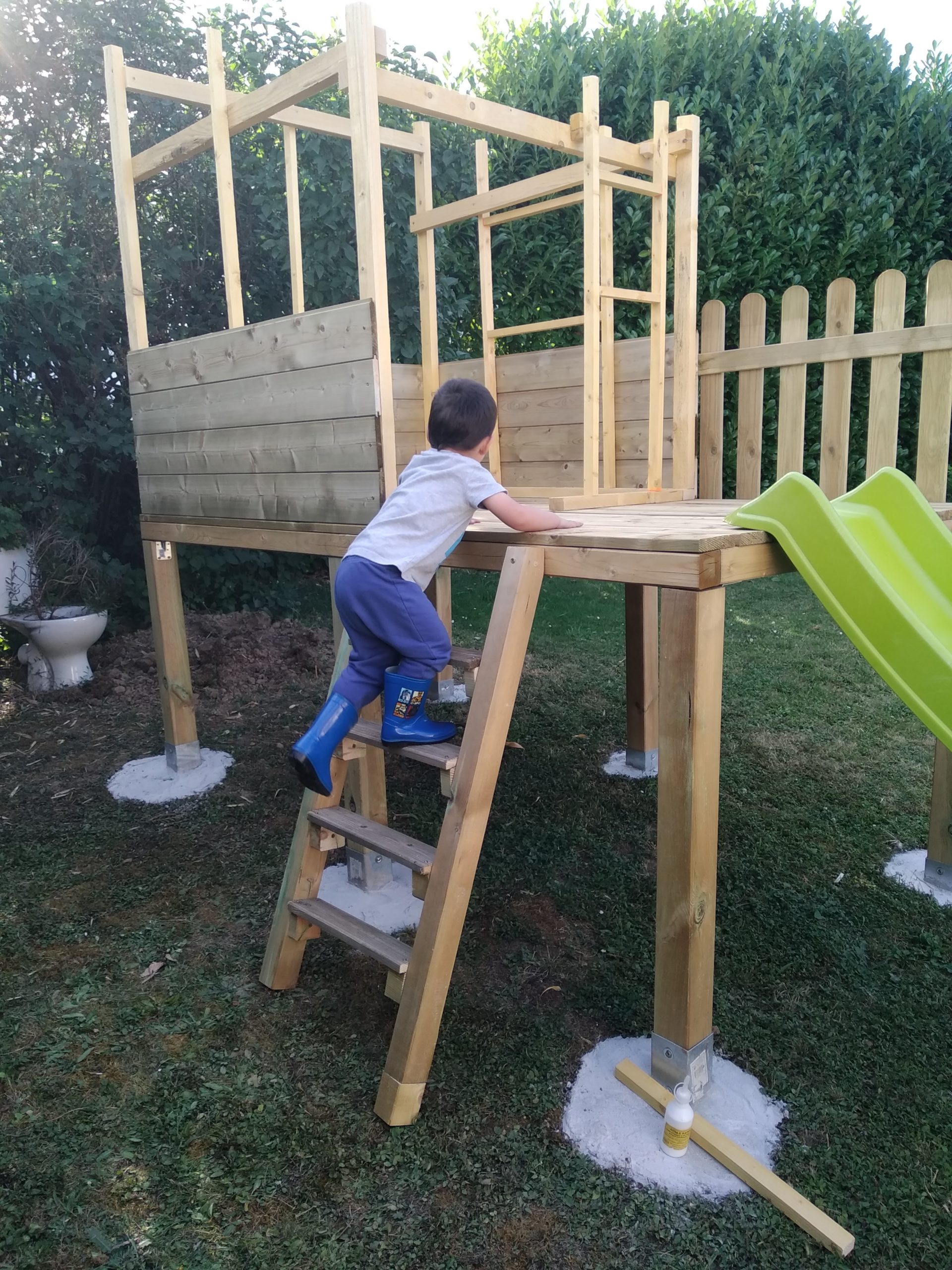 Conception et réalisation d'une cabane en bois pour enfant